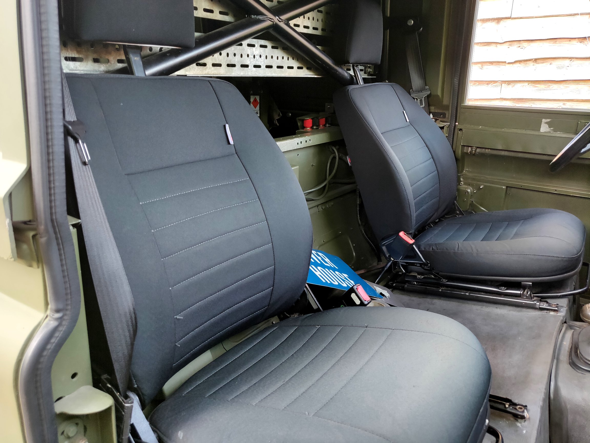 1986 LR LHD Defender Tithonus front seats.jpg