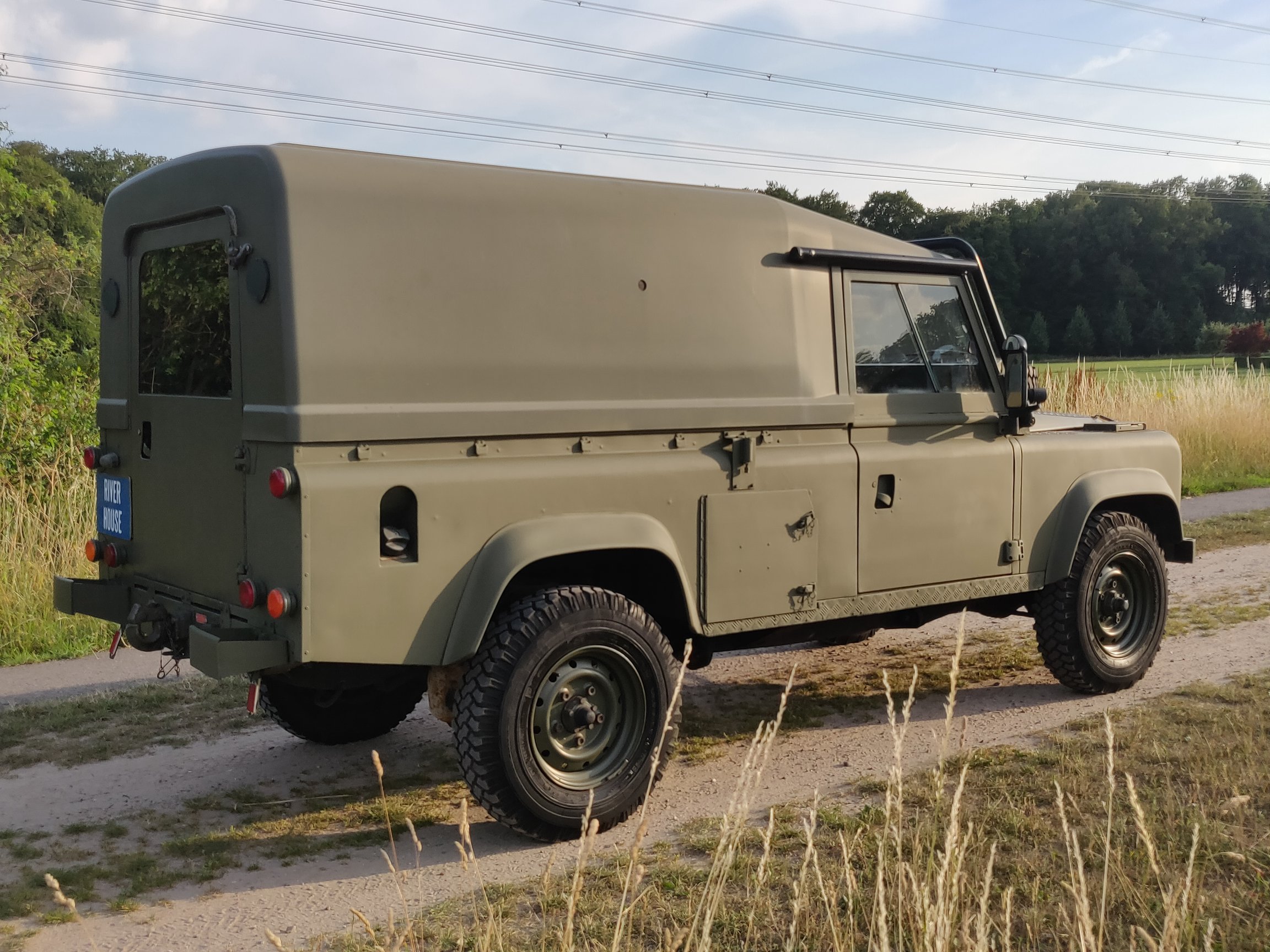 1986 LR LHD Defender Tithonus right rear.jpg