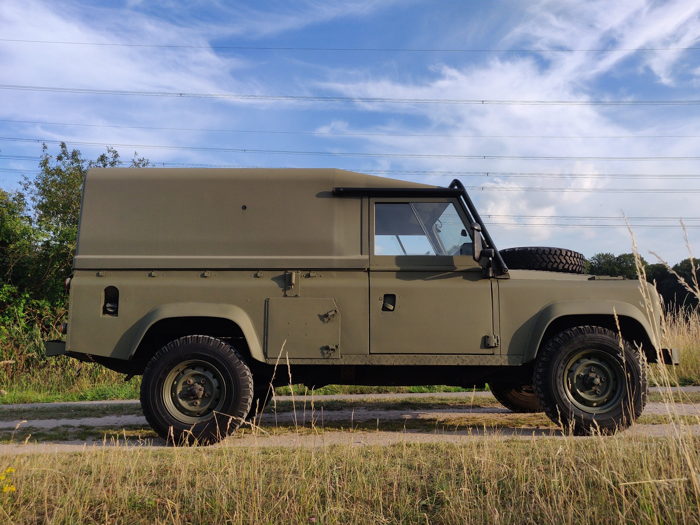 1986 LR LHD Defender Tithonus right side.jpg