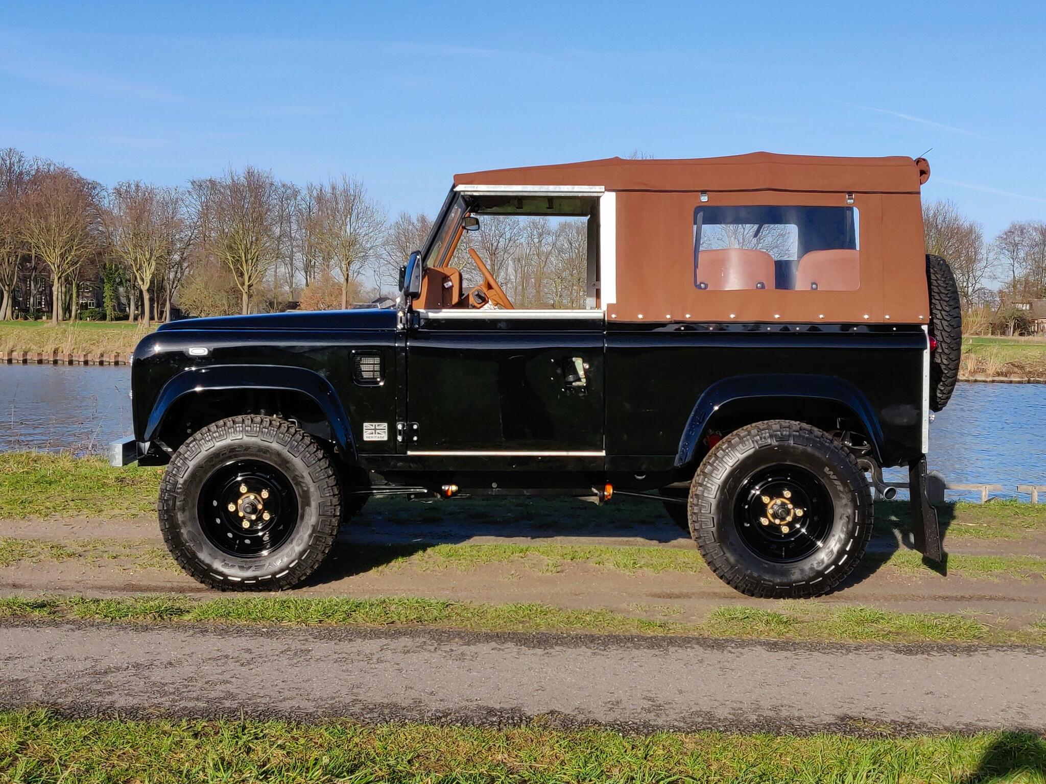 1991 LR LHD Defender 90 Tdi Black B Chestnut Top left side.jpg